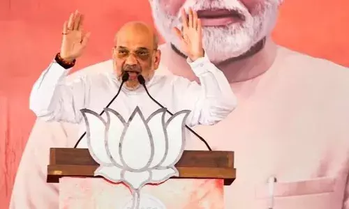 मथुरा के लोगों को शाह का विकल्प, कहा- गरीब का बेटा नरेंद्र मोदी या गर्मियों में थाइलैंड जाने वाले राहुल गांधी मथुरा के लोगों को शाह का विकल्प, कहा- गरीब का बेटा नरेंद्र मोदी या गर्मियों में थाइलैंड जाने वाले राहुल गांधी