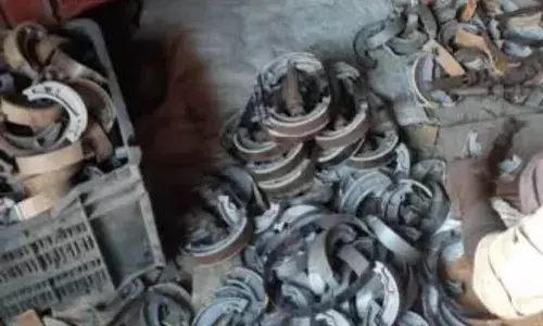 टीवीएस कंपनी के नकली पार्ट बनाने वाली फैक्टरी पर छापा, 2040 नकली ब्रेक शू बरामद टीवीएस कंपनी के नकली पार्ट बनाने वाली फैक्टरी पर छापा, 2040 नकली ब्रेक शू बरामद