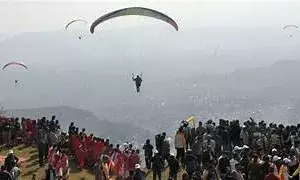 टिहरी में पैराग्लाइडिंग प्रतियोगियता का आगाज, देश विदेश से आएंगे प्रतिभागी।