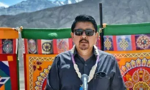 लद्दाख से भाजपा ने बदला अपना मौजूदा उम्मीदवार, पढ़ें- टिकट मिलने पर क्या बोले ताशी ग्यालसन? लद्दाख से भाजपा ने बदला अपना मौजूदा उम्मीदवार, पढ़ें- टिकट मिलने पर क्या बोले ताशी ग्यालसन?