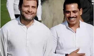 अमेठी में लगा रॉबर्ट वाड्रा के चुनाव लड़ने का पोस्टर, जानिए सच क्या है अमेठी में लगा रॉबर्ट वाड्रा के चुनाव लड़ने का पोस्टर, जानिए सच क्या है