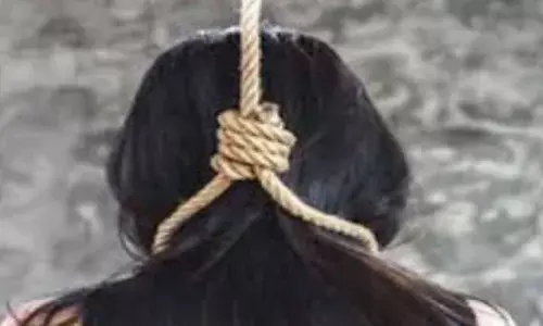 नाबालिग छात्रा ने की आत्महत्या, जांच में जुटी पुलिस नाबालिग छात्रा ने की आत्महत्या, जांच में जुटी पुलिस