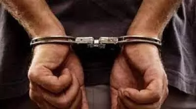लूट व चोरी करने वाले 2 शातिर गिरफ्तार, चोरी की एक मोटर साइकिल और लूटी हुई चेन बरामद लूट व चोरी करने वाले 2 शातिर गिरफ्तार, चोरी की एक मोटर साइकिल और लूटी हुई चेन बरामद