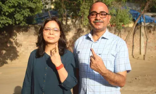 गाजियाबाद : देहात क्षेत्रों में सुबह से ही मतदान को लेकर भारी उत्साह, शहरी इलाकों में वोटर धीरे-धीरे पहुंच रहे हैं बुथ पर