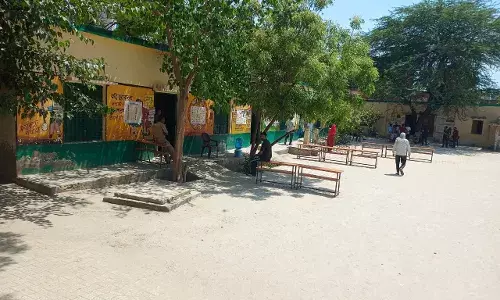 साहिबाबाद क्षेत्र में संवेदनशील मतदान केंद्रों पर कम पहुंच रहे हैं मतदाता, जानें क्या है वजह साहिबाबाद क्षेत्र में संवेदनशील मतदान केंद्रों पर कम पहुंच रहे हैं मतदाता, जानें क्या है वजह