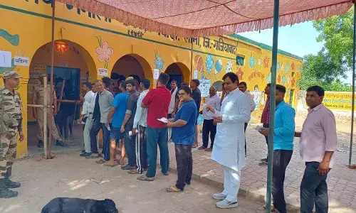 गाजियाबाद में शांतिपूर्ण ढंग से चल रहा है चुनाव, इतने मतदान केंद्रों व स्थलों पर वोटर डालेंगे वोट