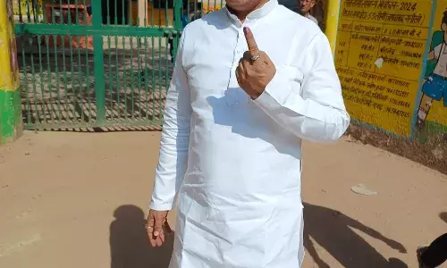 लोनी में 1 तक साढे 37 फ़ीसदी मतदान हुआ, दोपहर के समय खाली पड़े रहे पोलिंग बूथ