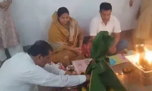 चुनाव जीतने के लिए लालू की बेटी मीसा ने पति संग की पूजा, क्या मिलेगा इसका फल? चुनाव जीतने के लिए लालू की बेटी मीसा ने पति संग की पूजा, क्या मिलेगा इसका फल?