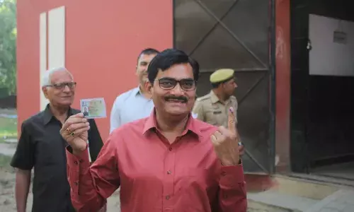 डीएम-सीडीओ कंट्रोल रूम से की मॉनीटिरिंग, बूथों पर आ रही दिक्कतों को किया दुरूस्त डीएम-सीडीओ कंट्रोल रूम से की मॉनीटिरिंग, बूथों पर आ रही दिक्कतों को किया दुरूस्त