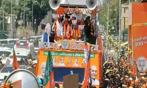 तीसरे चरण के चुनाव के लिए आज नामांकन का हॉट डे, राजनाथ और स्मृति ने रोड शो से जमाया रंग, रोहिणी ने सारण से भरा पर्चा तीसरे चरण के चुनाव के लिए आज नामांकन का हॉट डे, राजनाथ और स्मृति ने रोड शो से जमाया रंग, रोहिणी ने सारण से भरा पर्चा