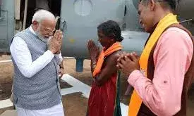 पीएम मोदी का कर्नाटक में फल विक्रेता ने किया हाथ जोड़कर स्वागत, मुबंई पहुंचकर कांग्रेस पर आंबेडकर का अपमान करने का लगाया आरोप पीएम मोदी का कर्नाटक में फल विक्रेता ने किया हाथ जोड़कर स्वागत, मुबंई पहुंचकर कांग्रेस पर आंबेडकर का अपमान करने का लगाया आरोप