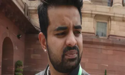 जेडीएस ने प्रज्जवल रेवन्ना को पार्टी से दिखाया बाहर का रास्ता, यौन उत्पीड़न के आरोप के बाद लिया फैसला जेडीएस ने प्रज्जवल रेवन्ना को पार्टी से दिखाया बाहर का रास्ता, यौन उत्पीड़न के आरोप के बाद लिया फैसला