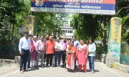 बच्चों को जबरन दूसरी ब्रांच में शिफ्ट करने पर अभिभावकों ने किया हंगामा, स्कूल पर एफआईआर