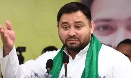 कर्पूरी ठाकुर को लेकर तेजस्वी का पीएम पर तंज, कहा- सम्मान देकर कर उनके विचार का विरोध कर रहे कर्पूरी ठाकुर को लेकर तेजस्वी का पीएम पर तंज, कहा- सम्मान देकर कर उनके विचार का विरोध कर रहे