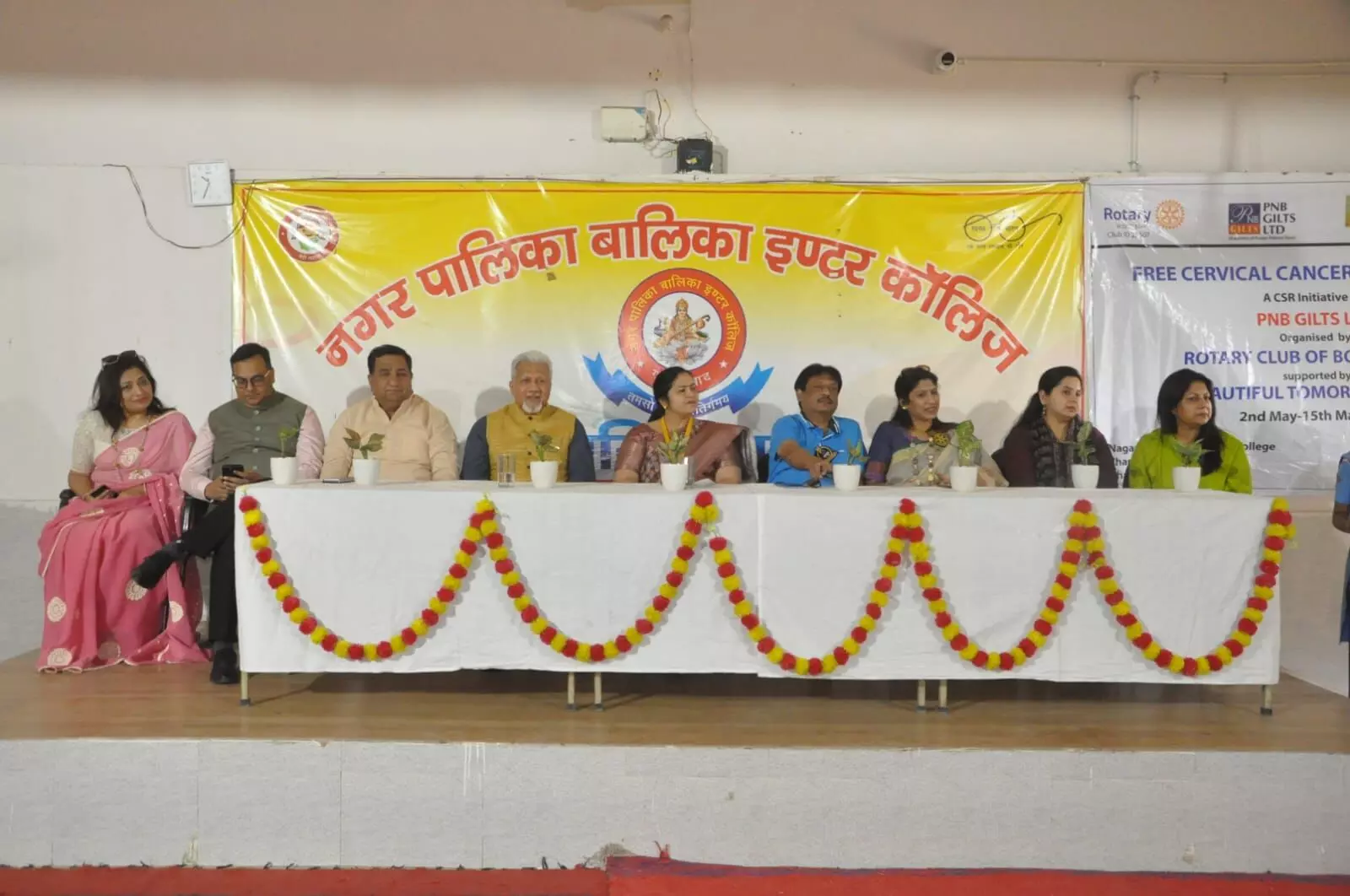 नगर पालिका बालिका इंटर कॉलेज में सर्वाइकल कैंसर वैक्सीनेशन शिविर का शुभारंभ, लोगों को किया जाएगा जागरूक नगर पालिका बालिका इंटर कॉलेज में सर्वाइकल कैंसर वैक्सीनेशन शिविर का शुभारंभ, लोगों को किया जाएगा जागरूक