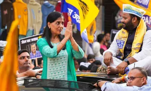 केजरीवाल की पत्नी सुनीता गुजरात के लिए हुईं रवाना, भरूज और भावनगर में करेंगी प्रचार केजरीवाल की पत्नी सुनीता गुजरात के लिए हुईं रवाना, भरूज और भावनगर में करेंगी प्रचार