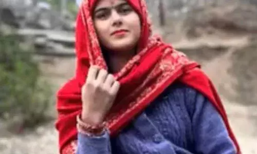 महिला की छत से गिरने पर मौत, परिजनों ने हत्या का आरोप लगाया महिला की छत से गिरने पर मौत, परिजनों ने हत्या का आरोप लगाया