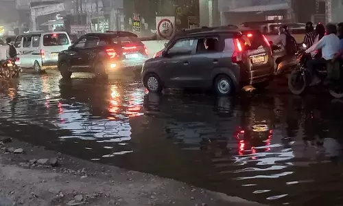 अव्यवस्थाओं का रोना रो रहा दिल्ली सहारनपुर राजमार्ग,नाले के निर्माण के कारण जलभराव