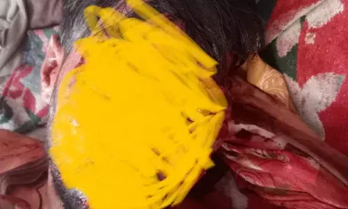 शराब पी रहे दो दोस्तों के बीच हुआ झगड़ा, सिर में डंडा मारकर कर दी हत्या शराब पी रहे दो दोस्तों के बीच हुआ झगड़ा, सिर में डंडा मारकर कर दी हत्या