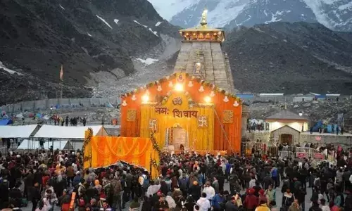 केदारनाथ धाम का कपाट खुला, हजारों श्रद्धालुओं ने लगाए जयकारे, ऊपर से हुई फूल की वर्षा केदारनाथ धाम का कपाट खुला, हजारों श्रद्धालुओं ने लगाए जयकारे, ऊपर से हुई फूल की वर्षा