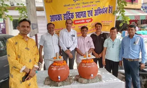 भीषण तपती गर्मी में राहगीरों के लिए की ठंडा जल पीने की व्यवस्था