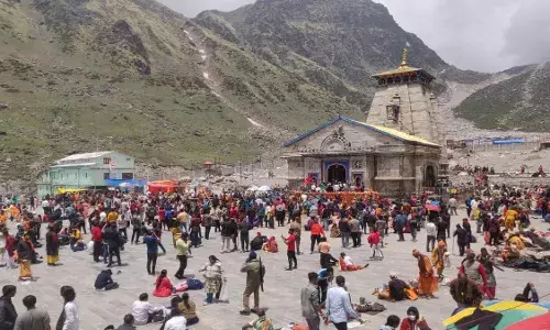 बदरीनाथ में आस्था पथ पर जाम से जूझ रहे है तीर्थयात्री, जाम में घंटों करना पड़ रहा है इंतजार