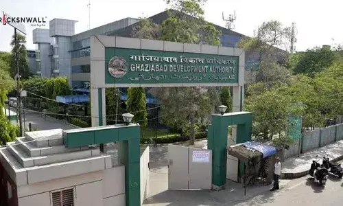 अवैध व्यावसायिक निर्माण के दोषी कर्मचारियों पर गिरेगी गाज, बैठक में दिए ये निर्देश