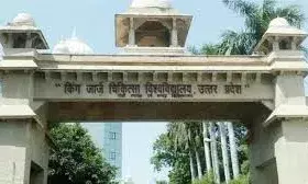 लखनऊ के तीन बड़े अस्पतालों में कल से आधे डाक्टर करेंगे काम, जाने क्या है कारण लखनऊ के तीन बड़े अस्पतालों में कल से आधे डाक्टर करेंगे काम, जाने क्या है कारण