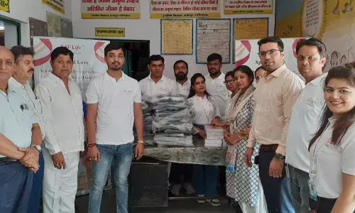 प्राथमिक विद्यालय झंडापुर स्कूल के 200 बच्चों के बीच बांटे गए स्कूल बैग और स्टेशनरी