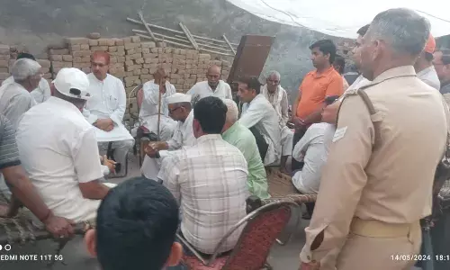 रालोद से खतौली विधायक मदन भैया हापुड़ सड़क हादसे में जान गंवाने वाले के परिजनों से मिले