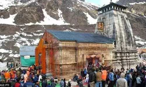 चारधाम यात्रा में श्रद्धालु रिकॉर्ड संख्या में, मंदिर परिसर से 200 मीटर दुरी तक मोबाइल फोन प्रतिबंधित चारधाम यात्रा में श्रद्धालु रिकॉर्ड संख्या में, मंदिर परिसर से 200 मीटर दुरी तक मोबाइल फोन प्रतिबंधित