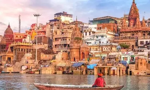 विदेशी काशी मंदिरों की धरोहर को देखने नही बल्कि काशी को जीने के लिए आते हैं।