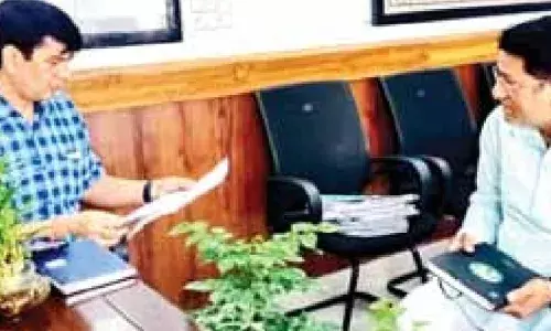 पार्षद नीरज गोयल ने अम्बेडकर रोड को वनवे किए जाने के प्रस्ताव का किया विरोध, नगरायुक्त को सौंपा ज्ञापन पार्षद नीरज गोयल ने अम्बेडकर रोड को वनवे किए जाने के प्रस्ताव का किया विरोध, नगरायुक्त को सौंपा ज्ञापन