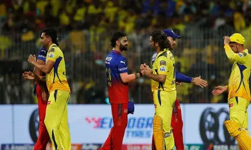 आईपीएल में टॉप-2 की जंग शुरू, चौथी टीम के लिए धोनी-कोहली में टक्कर आईपीएल में टॉप-2 की जंग शुरू, चौथी टीम के लिए धोनी-कोहली में टक्कर