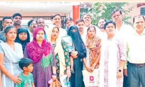 आरटीआई के तहत एडमिशन नहीं होने से गुस्साए गाजियाबाद पेरेंट्स एसोसिएशन, बीएएसए कार्यालय के बाहर किया प्रदर्शन आरटीआई के तहत एडमिशन नहीं होने से गुस्साए गाजियाबाद पेरेंट्स एसोसिएशन, बीएएसए कार्यालय के बाहर किया प्रदर्शन