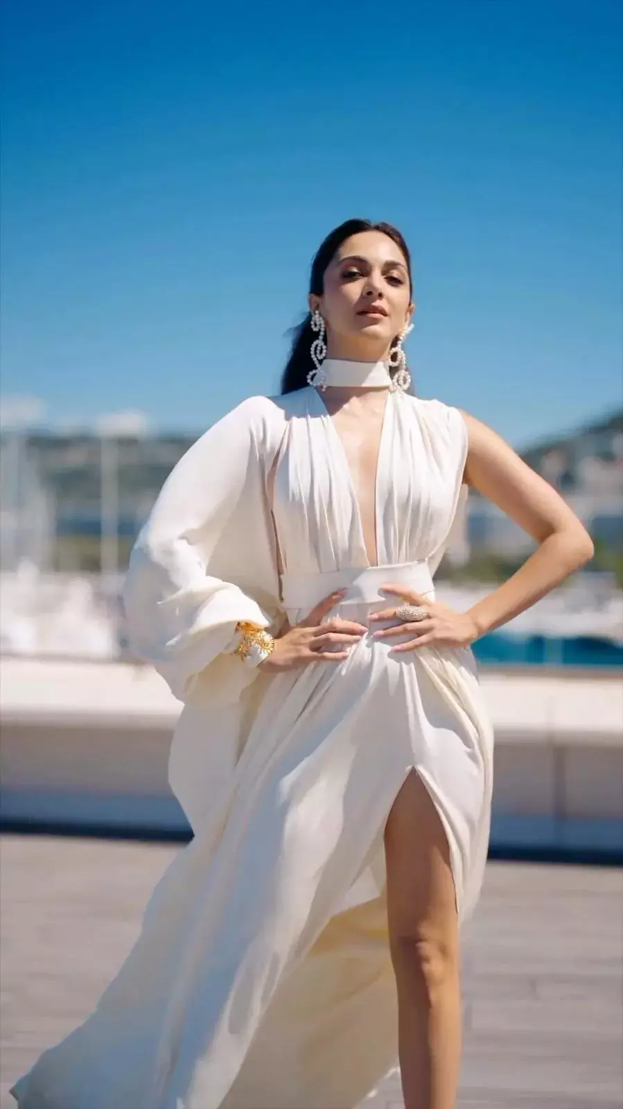 फेसटिवल 2024 के लिए अभीनेत्री कियारा आडवाणी ने रेड कार्पेट पर दिखाए हुस्न की झलक