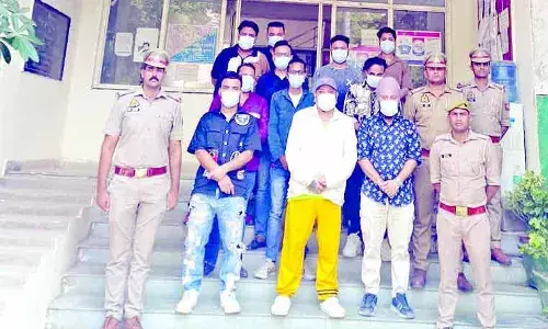 यमुना डूब क्षेत्र में बने फार्म हाउस में चल रही थी मुजरा पार्टी, तेरह गिरफ्तार यमुना डूब क्षेत्र में बने फार्म हाउस में चल रही थी मुजरा पार्टी, तेरह गिरफ्तार