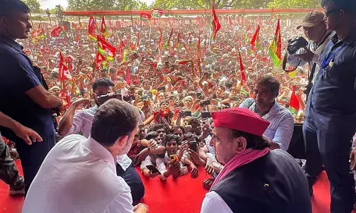 फूलपुर में राहुल गांधी और अखिलेश यादव की रैली में हंगामा, भाषण दिए बिना ही निकले दोनों नेता