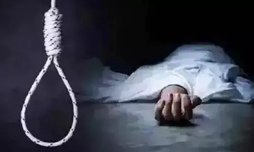 ससुरालियों की प्रताड़ना से तंग महिला ने अपने दो बच्चों को जहर देने के बाद लगाया फंदा ससुरालियों की प्रताड़ना से तंग महिला ने अपने दो बच्चों को जहर देने के बाद लगाया फंदा