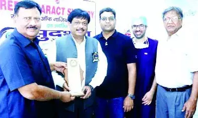 सुदर्शन आई केयर सेंटर में निशुल्क मोतियाबिंद जांच शिविर का आयोजन