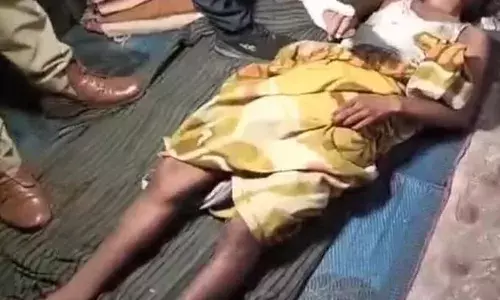 कमरे में मिला युवक का शव, रूम पार्टनर पर हत्या का संदेह, जांच जारी कमरे में मिला युवक का शव, रूम पार्टनर पर हत्या का संदेह, जांच जारी