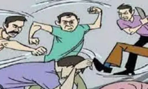 टेंपो चालक ने साथी के साथ मिलकर ड्यूटी पर तैनात टीएसआई से की मारपीट, आसपास के लोगों ने की मदद, जाने क्या है मामला टेंपो चालक ने साथी के साथ मिलकर ड्यूटी पर तैनात टीएसआई से की मारपीट, आसपास के लोगों ने की मदद, जाने क्या है मामला