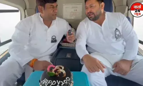 चुनाव प्रचार के दौरान लालू यादव हेलीकॉप्टर से तमाशा करने का शौक रखते थे, बेटा भी कम नहीं!  जानें, गरीब प्रदेश बिहार के नेता प्रतिपक्ष तेजस्वी हेलीकॉप्टर में ही क्यों करते हैं पार्टी ? चुनाव प्रचार के दौरान लालू यादव हेलीकॉप्टर से तमाशा करने का शौक रखते थे, बेटा भी कम नहीं!  जानें, गरीब प्रदेश बिहार के नेता प्रतिपक्ष तेजस्वी हेलीकॉप्टर में ही क्यों करते हैं पार्टी ?