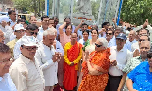 इंदिरापुरम कोतवाली में बुद्ध पूर्णिमा धूम धाम से गई मनाई, लोगों ने भंडारे का प्रसाद ग्रहण किया इंदिरापुरम कोतवाली में बुद्ध पूर्णिमा धूम धाम से गई मनाई, लोगों ने भंडारे का प्रसाद ग्रहण किया