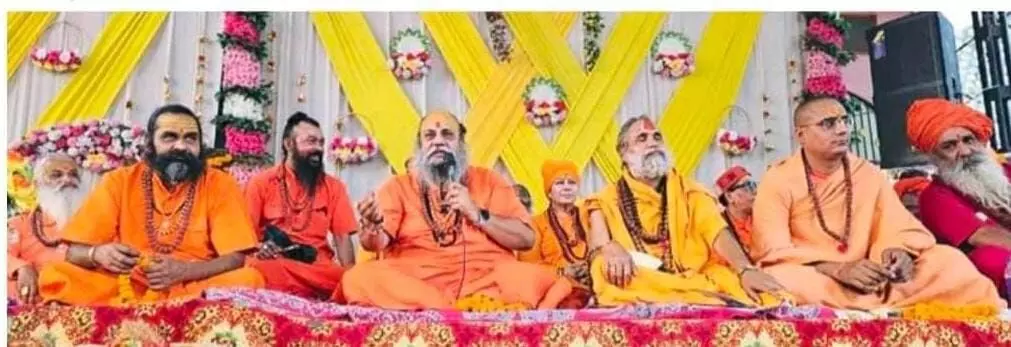 मौत आने से पहले हमें ऐसे कार्य करने चाहिए कि हमारे बाद भी दुनिया हमें याद रखें : महंत नारायण गिरी मौत आने से पहले हमें ऐसे कार्य करने चाहिए कि हमारे बाद भी दुनिया हमें याद रखें : महंत नारायण गिरी