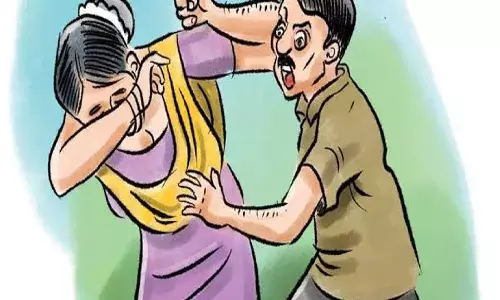 गाजियाबाद में एक महिला पत्रकार के साथ मारपीट, लगाया पार्षद और उसके साथियों पर आरोप गाजियाबाद में एक महिला पत्रकार के साथ मारपीट, लगाया पार्षद और उसके साथियों पर आरोप