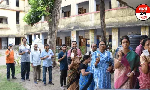 लोकसभा चुनाव 2024: छठे चरण के वोटिंग में दोपहर 1 बजे तक 39.13 फीसदी मतदान, पश्चिम बंगाल आगे तो दिल्ली में धीमी रफ्तार लोकसभा चुनाव 2024: छठे चरण के वोटिंग में दोपहर 1 बजे तक 39.13 फीसदी मतदान, पश्चिम बंगाल आगे तो दिल्ली में धीमी रफ्तार
