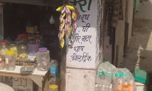 बिजली कटौती से लोग परेशान, दुकानदारों को भी नुकसान