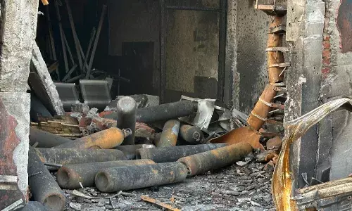 दो अग्निकांड ने दिल्ली वालों को झकझोरा, छीन ली 10 लोगों की जान