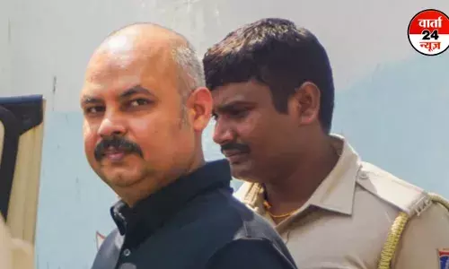 स्वाति मालीवाल से मारपीट के आरोपी बिभव कुमार को कोर्ट से झटका, जमानत याचिका खारिज स्वाति मालीवाल से मारपीट के आरोपी बिभव कुमार को कोर्ट से झटका, जमानत याचिका खारिज